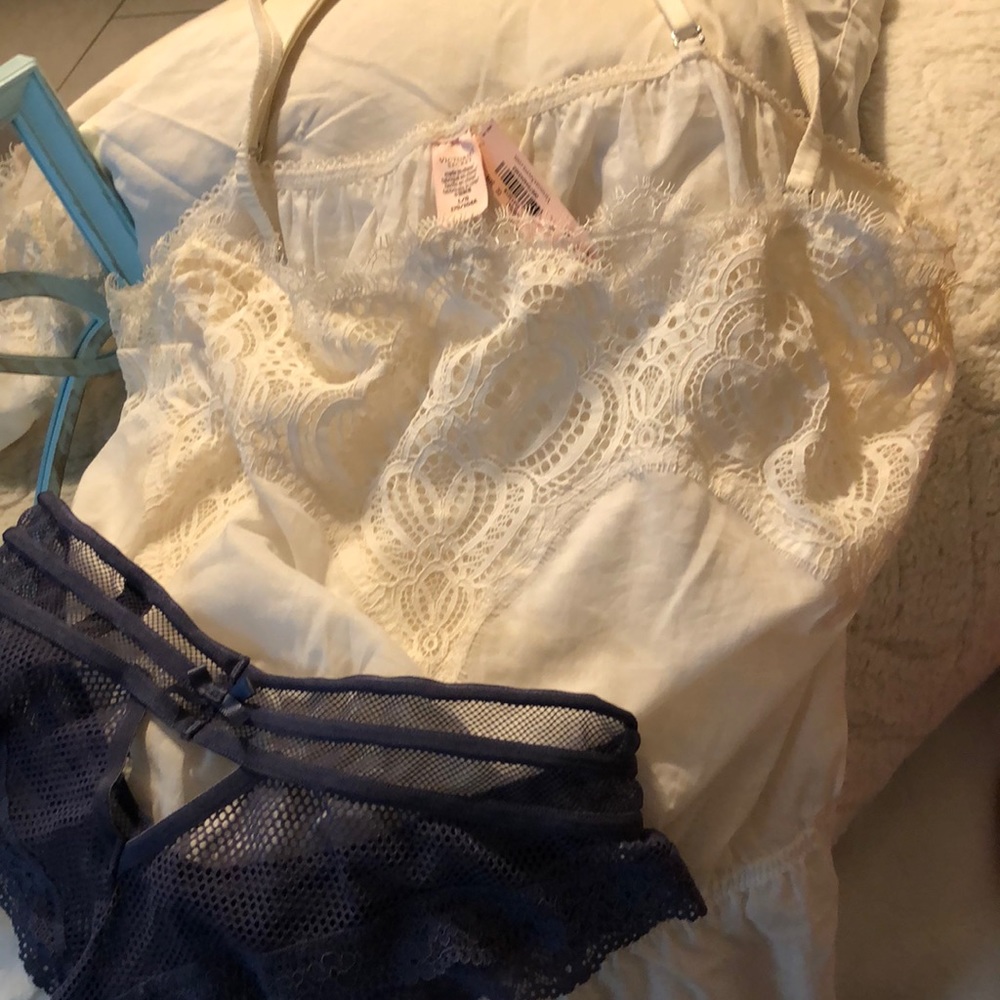 💖NWT Victoria’s Secret lace Romper